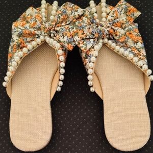Pearl-Embellished Floral Women's Sandals